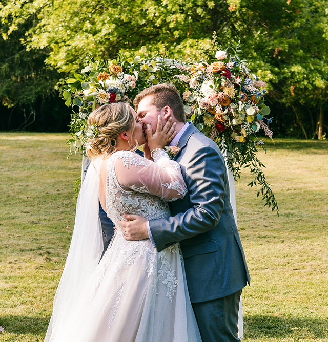 husbands and wife first kiss at the altar